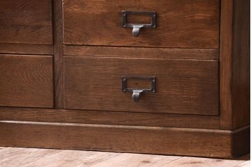 アンティーク家具　ネームプレート取っ手!三方ナラ材のアンティークチェスト(小引き出し)(2)