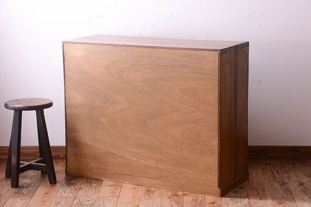 アンティーク家具　ネームプレート取っ手!三方ナラ材のアンティークチェスト(小引き出し)(2)