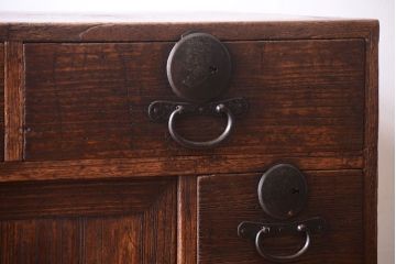 アンティーク家具　前面桐材!古い木の味わい深いアンティーク帳場箪笥(桐箪笥、桐たんす)