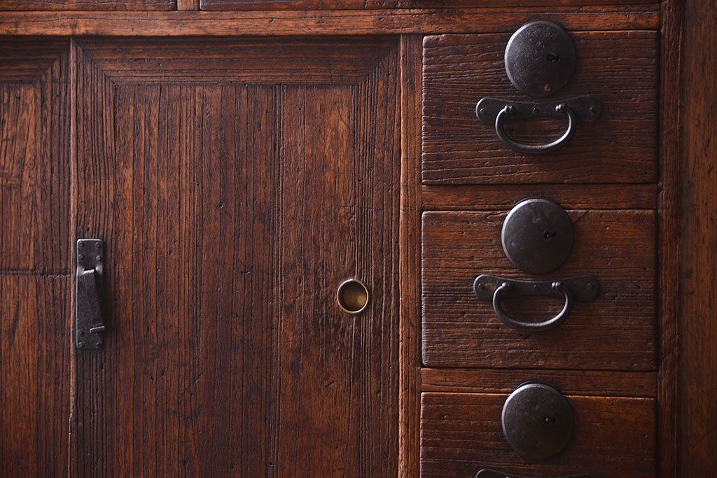 アンティーク家具　前面桐材!古い木の味わい深いアンティーク帳場箪笥(桐箪笥、桐たんす)