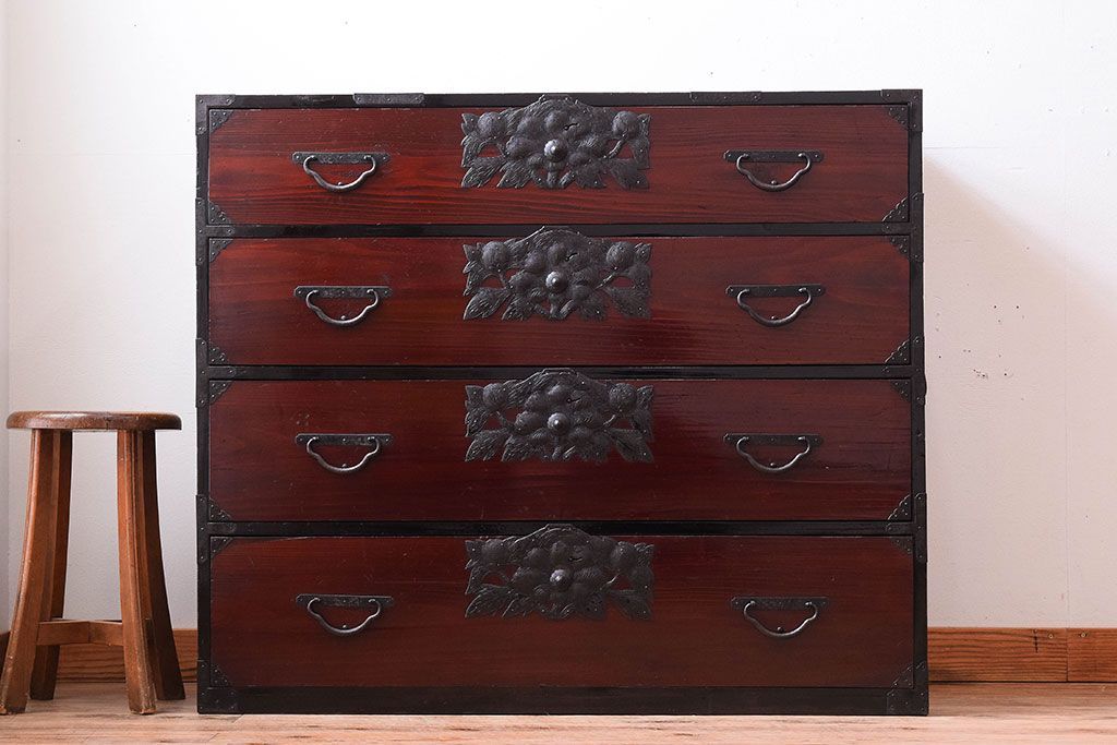 アンティーク家具　明治大正期!漆が綺麗な前面檜材の最上箪笥(衣装箪笥)