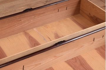 アンティーク家具　明治大正期!漆が綺麗な前面檜材の最上箪笥(衣装箪笥)