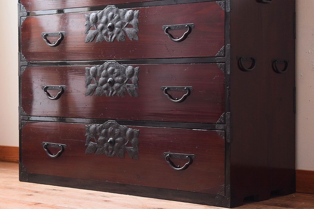 アンティーク家具　明治大正期!漆が綺麗な前面檜材の最上箪笥(衣装箪笥)