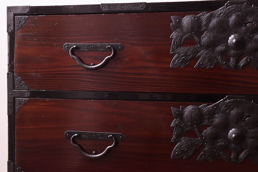 アンティーク家具　明治大正期!漆が綺麗な前面檜材の最上箪笥(衣装箪笥)