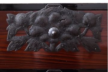 アンティーク家具　明治大正期!漆が綺麗な前面檜材の最上箪笥(衣装箪笥)