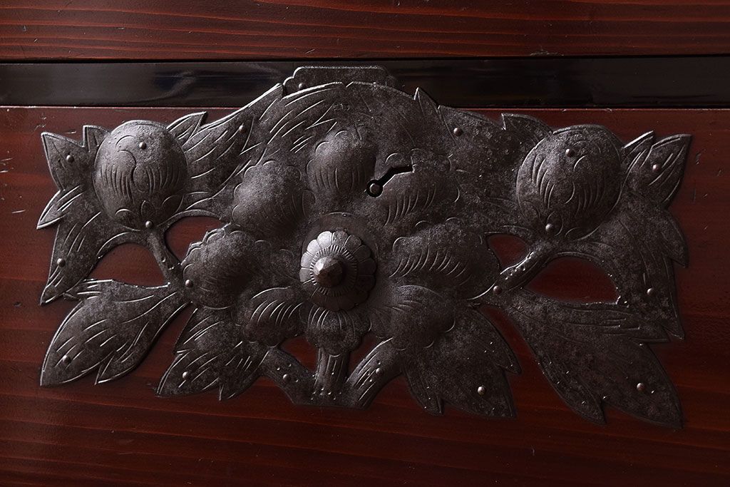 アンティーク家具　明治大正期!漆が綺麗な前面檜材の最上箪笥(衣装箪笥)