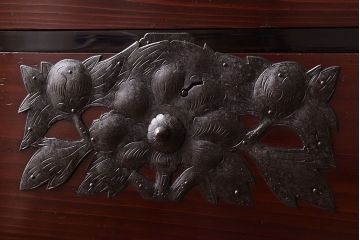 アンティーク家具　明治大正期!漆が綺麗な前面檜材の最上箪笥(衣装箪笥)