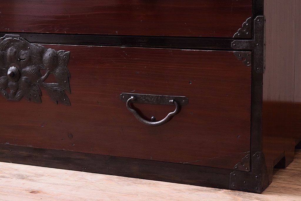 アンティーク家具　明治大正期!漆が綺麗な前面檜材の最上箪笥(衣装箪笥)