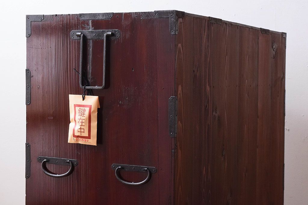 アンティーク家具　明治大正期!漆が綺麗な前面檜材の最上箪笥(衣装箪笥)