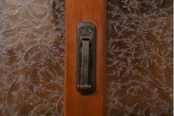 アンティーク家具　結霜ガラス入り!和製アンティーク収納棚