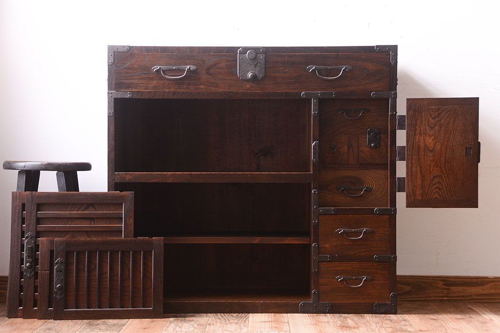 アンティーク家具　古民具・骨董　前面欅材!金具が厚く上質なアンティーク帳場箪笥