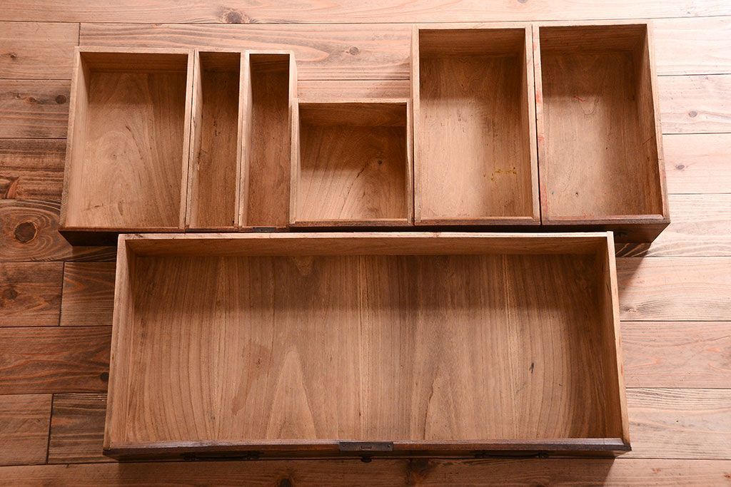 アンティーク家具　古民具・骨董　前面欅材!金具が厚く上質なアンティーク帳場箪笥