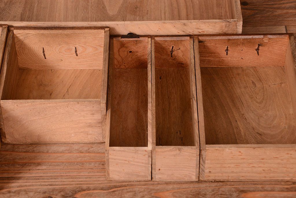 アンティーク家具　古民具・骨董　前面欅材!金具が厚く上質なアンティーク帳場箪笥