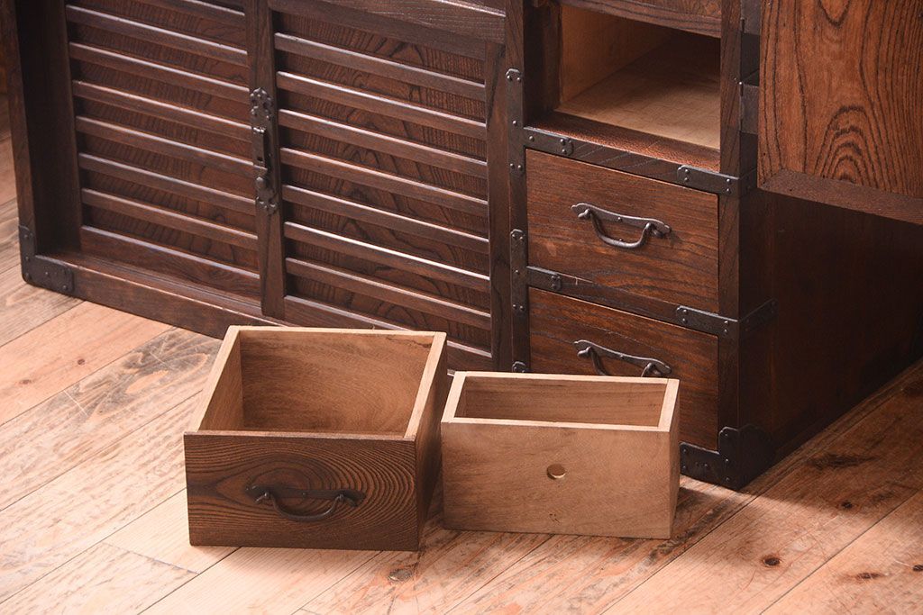 アンティーク家具　古民具・骨董　前面欅材!金具が厚く上質なアンティーク帳場箪笥