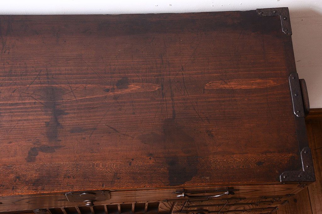 アンティーク家具　古民具・骨董　前面欅材!金具が厚く上質なアンティーク帳場箪笥