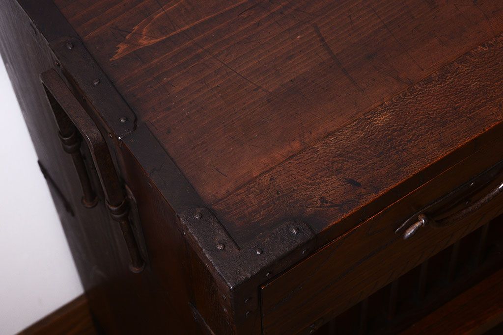 アンティーク家具　古民具・骨董　前面欅材!金具が厚く上質なアンティーク帳場箪笥