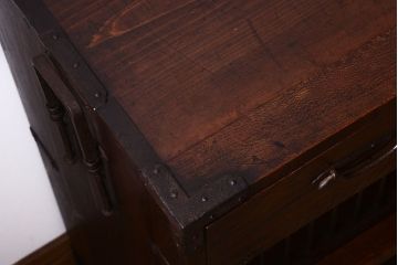 アンティーク家具　古民具・骨董　前面欅材!金具が厚く上質なアンティーク帳場箪笥