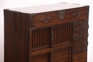 アンティーク家具　古民具・骨董　前面欅材!金具が厚く上質なアンティーク帳場箪笥