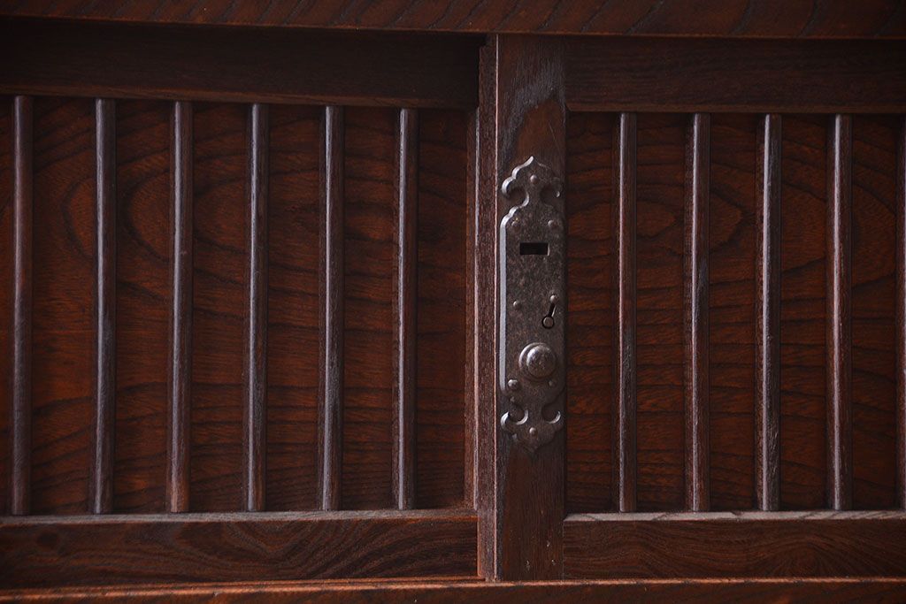 アンティーク家具　古民具・骨董　前面欅材!金具が厚く上質なアンティーク帳場箪笥