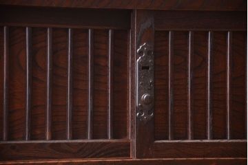 アンティーク家具　古民具・骨董　前面欅材!金具が厚く上質なアンティーク帳場箪笥