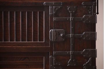 アンティーク家具　古民具・骨董　前面欅材!金具が厚く上質なアンティーク帳場箪笥