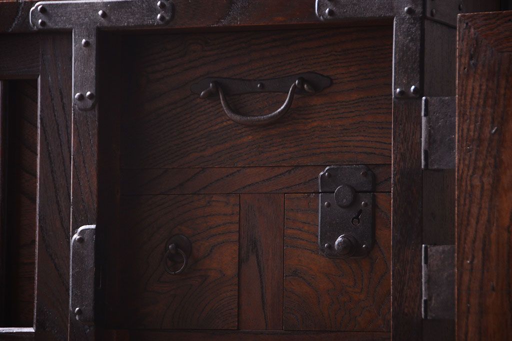 アンティーク家具　古民具・骨董　前面欅材!金具が厚く上質なアンティーク帳場箪笥