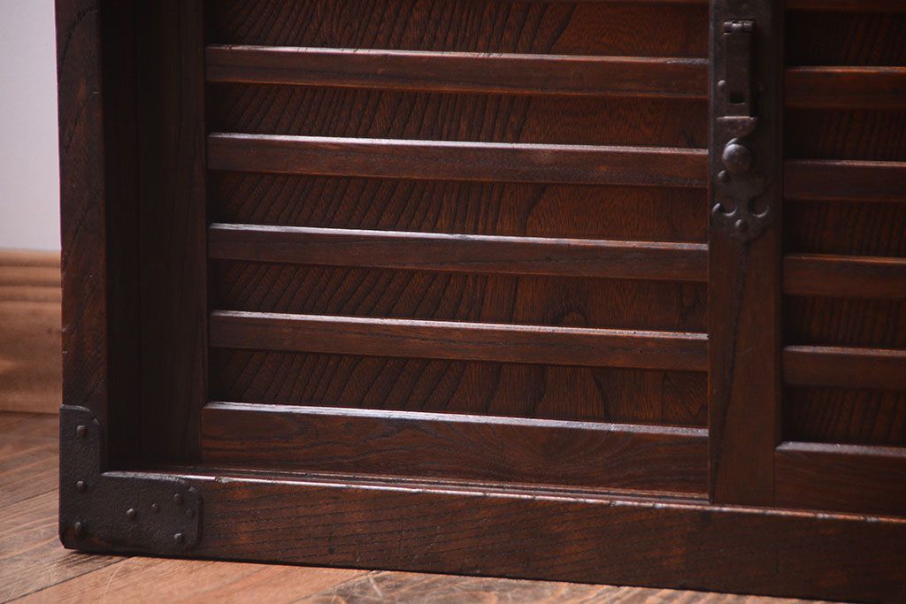 アンティーク家具　古民具・骨董　前面欅材!金具が厚く上質なアンティーク帳場箪笥