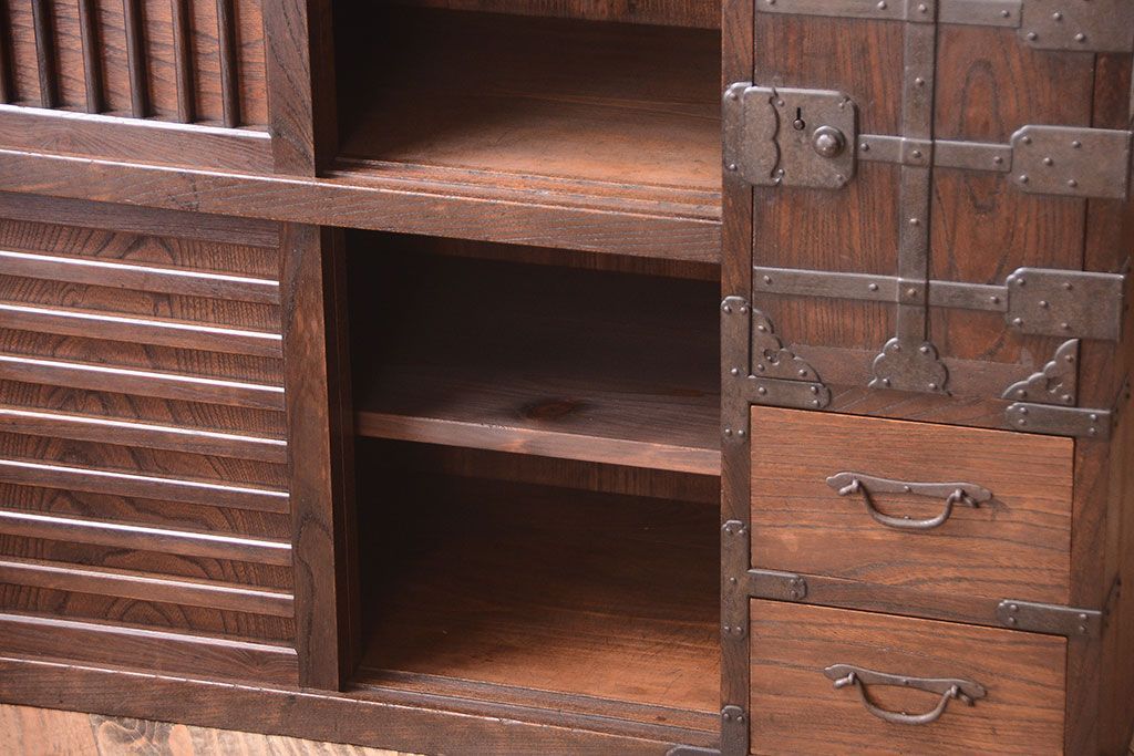 アンティーク家具　古民具・骨董　前面欅材!金具が厚く上質なアンティーク帳場箪笥