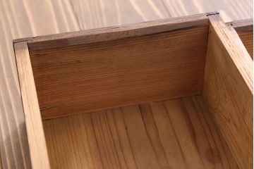 アンティーク家具　古い木味の小さなアンティーク小引き出し