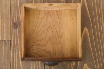 アンティーク雑貨　レトロな透かし彫りが愛らしい古い木製本立て