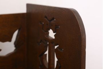 アンティーク雑貨　レトロな透かし彫りが愛らしい古い木製本立て