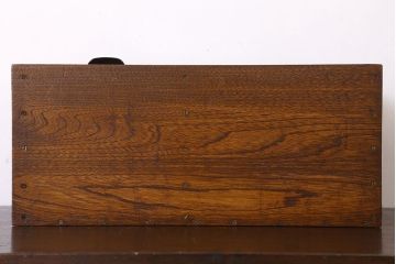 アンティーク雑貨　レトロな透かし彫りが愛らしい古い木製本立て