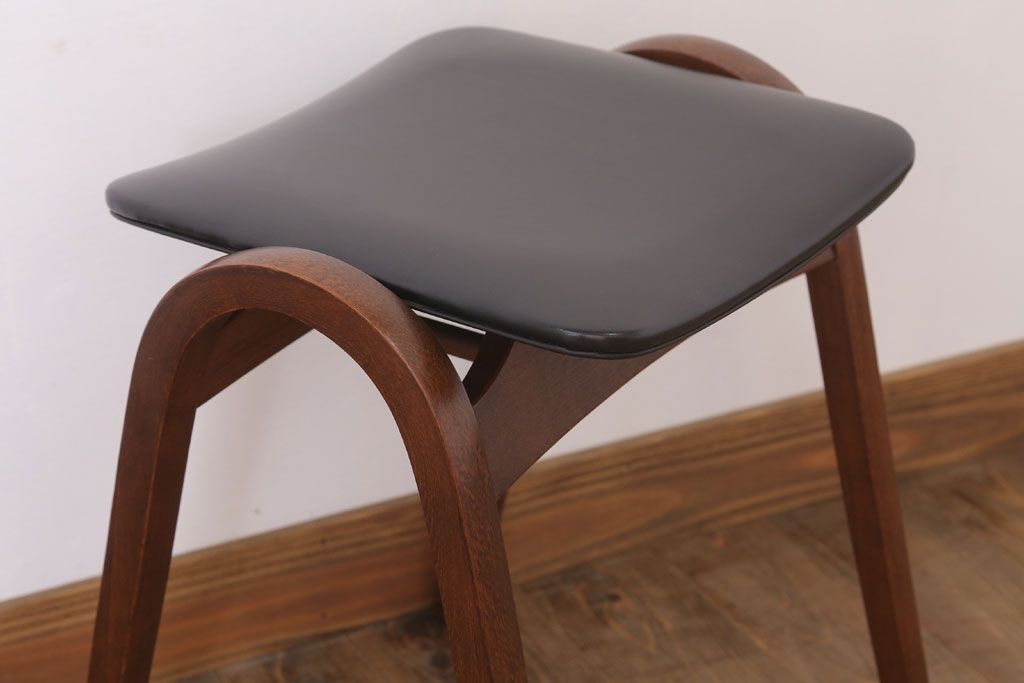 中古　秋田木工　ビンテージ　上品な曲げ木スツール