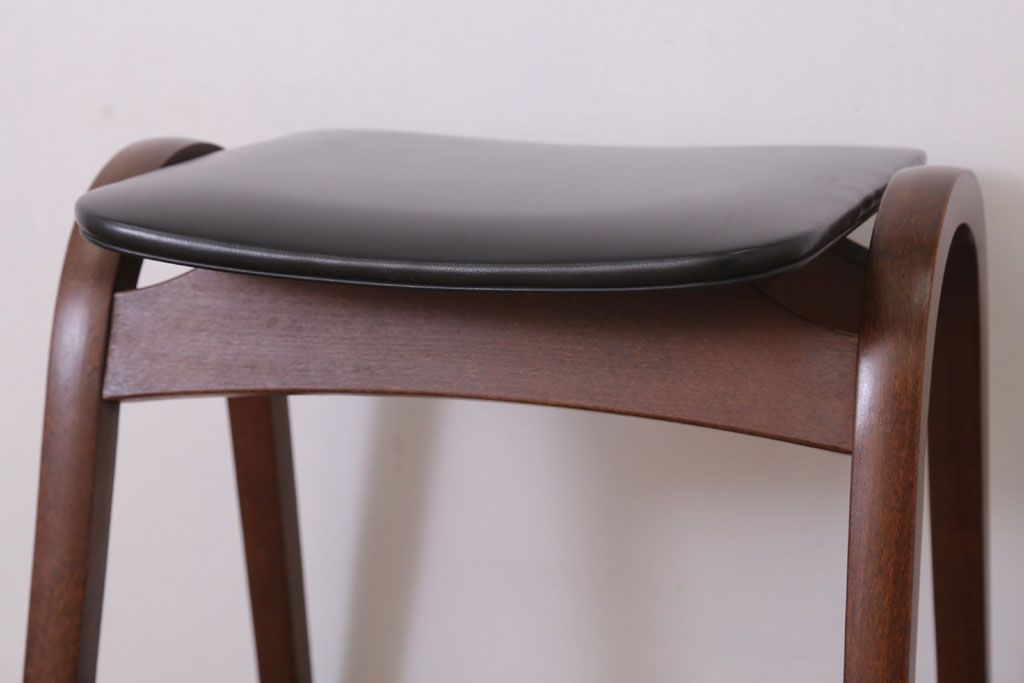 中古　秋田木工　ビンテージ　上品な曲げ木スツール