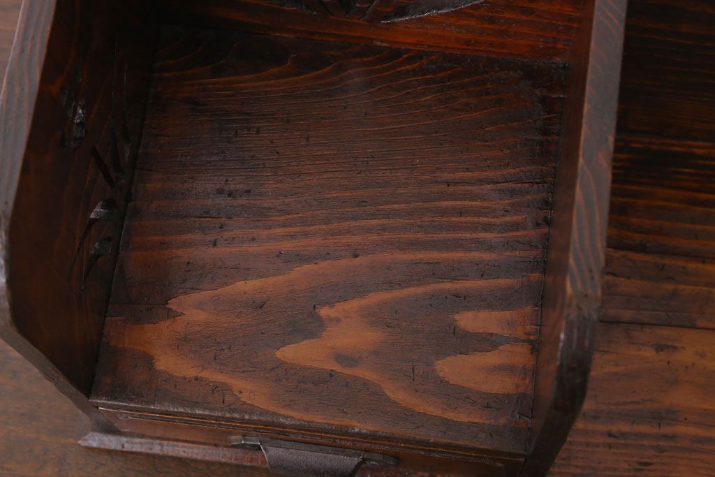 アンティーク雑貨　レトロな透かし彫りが愛らしい古い木製本立て(2)