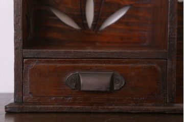 アンティーク雑貨　レトロな透かし彫りが愛らしい古い木製本立て(2)