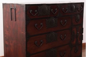 アンティーク家具　上手物　前面欅材製　和製アンティークの漆が綺麗な仙台姫箪笥(仙台箪笥)