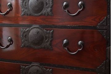 アンティーク家具　上手物　前面欅材製　和製アンティークの漆が綺麗な仙台姫箪笥(仙台箪笥)