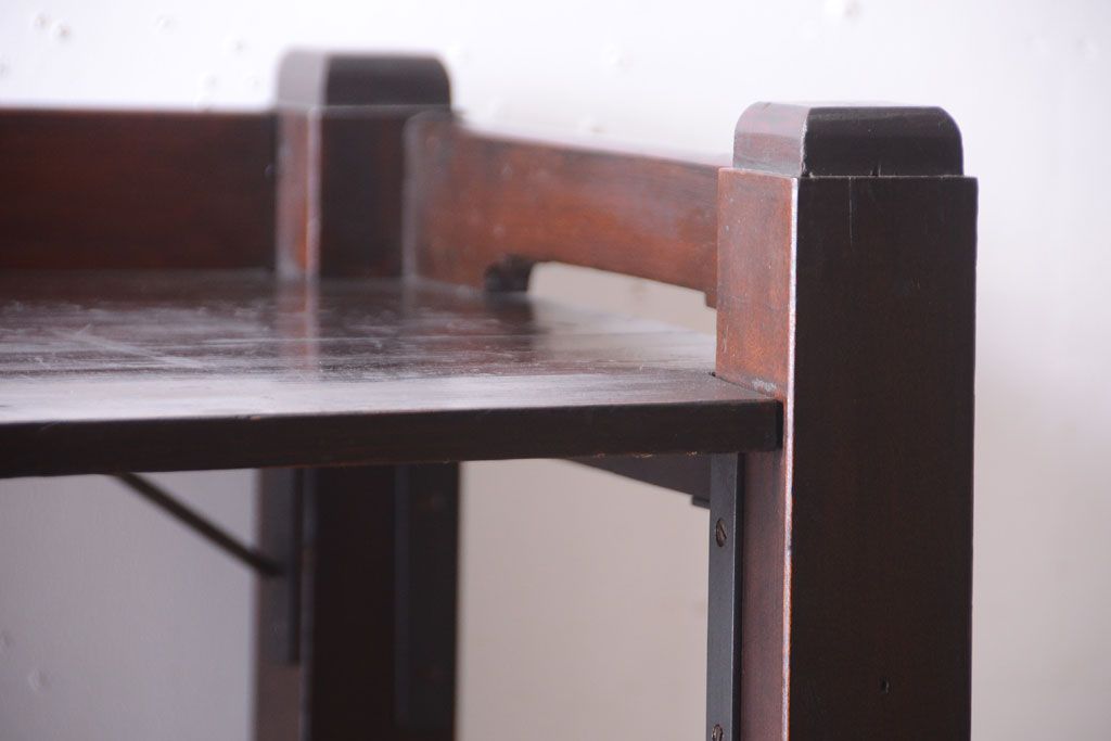 アンティーク家具　古い木の骨太なアンティーク飾り棚(ディスプレイラック)