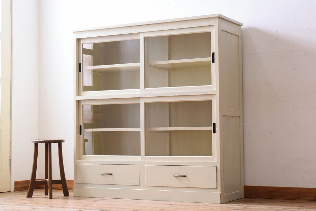 アンティーク家具　アイボリーペイントの大きなアンティーク収納棚