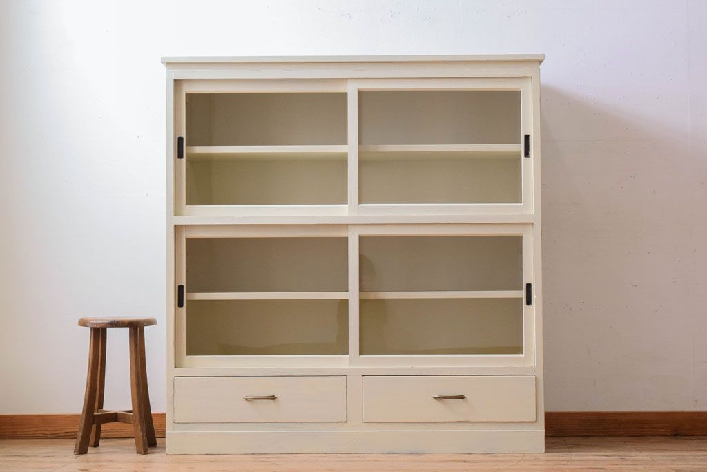 アンティーク家具　アイボリーペイントの大きなアンティーク収納棚