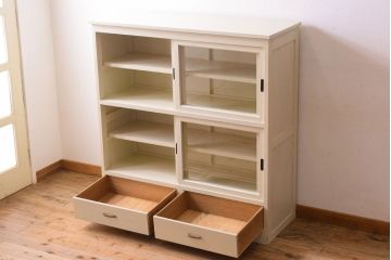 アンティーク家具　アイボリーペイントの大きなアンティーク収納棚