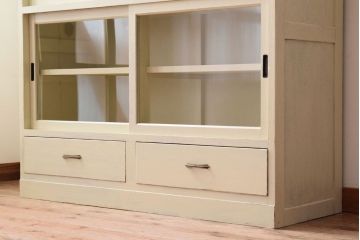 アンティーク家具　アイボリーペイントの大きなアンティーク収納棚