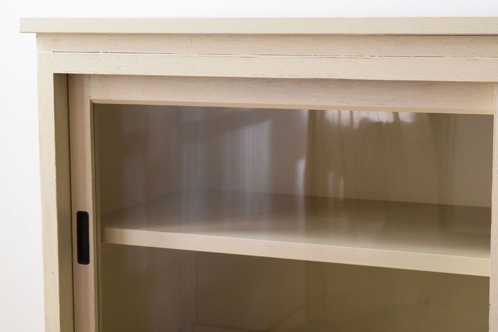 アンティーク家具　アイボリーペイントの大きなアンティーク収納棚