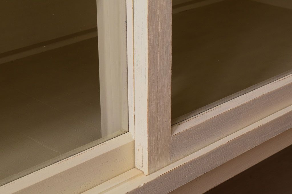 アンティーク家具　アイボリーペイントの大きなアンティーク収納棚