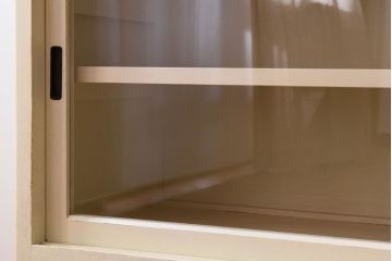 アンティーク家具　アイボリーペイントの大きなアンティーク収納棚