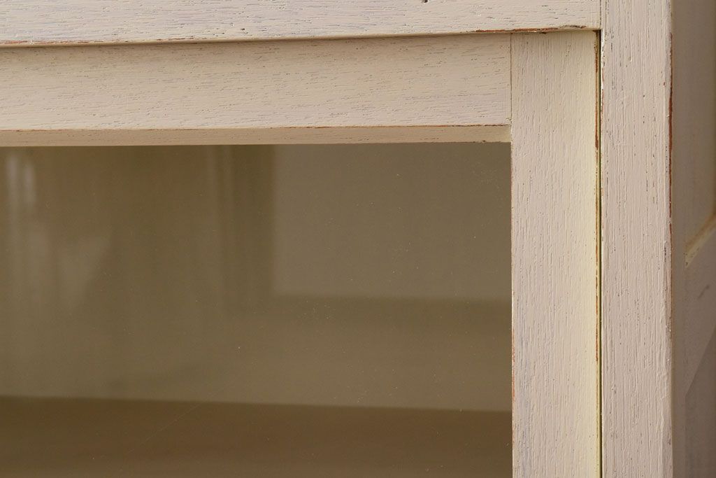 アンティーク家具　アイボリーペイントの大きなアンティーク収納棚