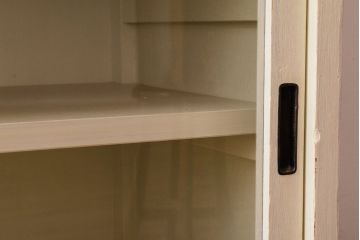 アンティーク家具　アイボリーペイントの大きなアンティーク収納棚