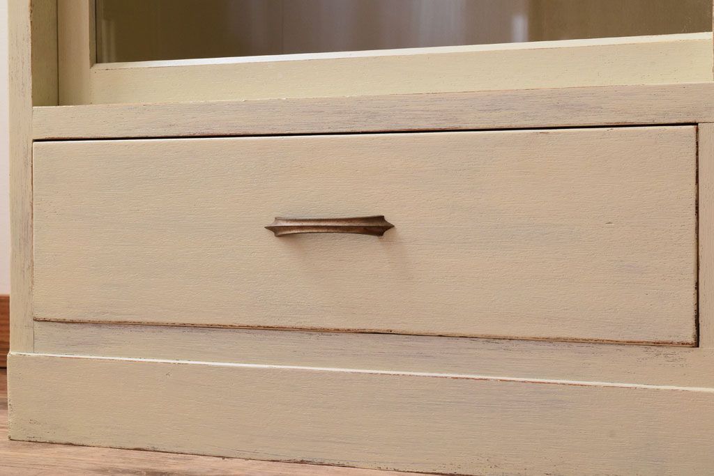 アンティーク家具　アイボリーペイントの大きなアンティーク収納棚