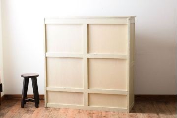 アンティーク家具　アイボリーペイントの大きなアンティーク収納棚